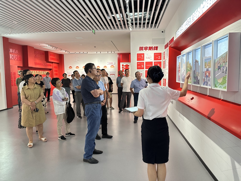 参观2.jpg