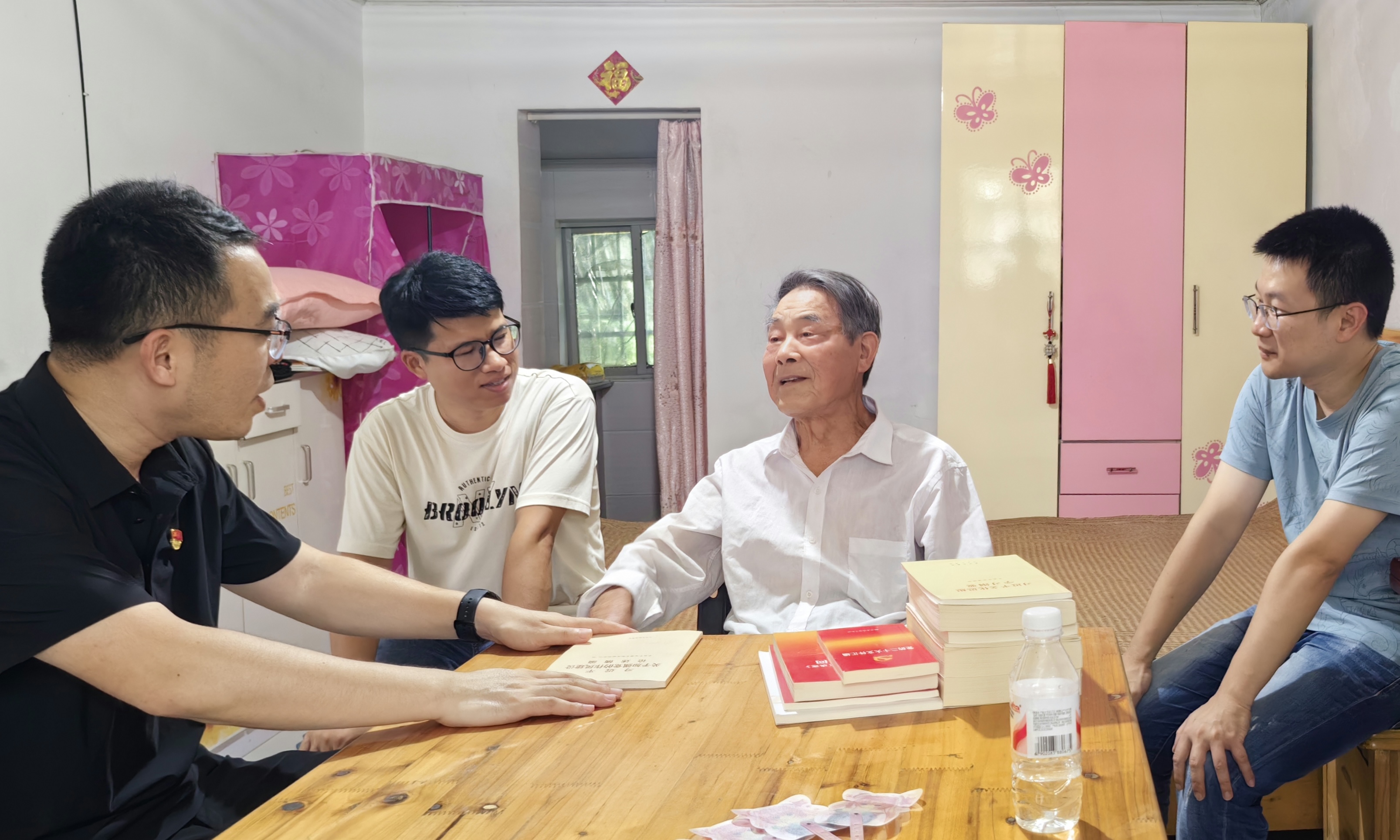 2025.06.30 传承地质薪火 情暖“七一”初心.jpg